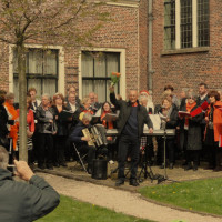 Samen met Coro Jubilate de San Lorenzo in Campo in Frans Loenenhofje Haarlem 2013
